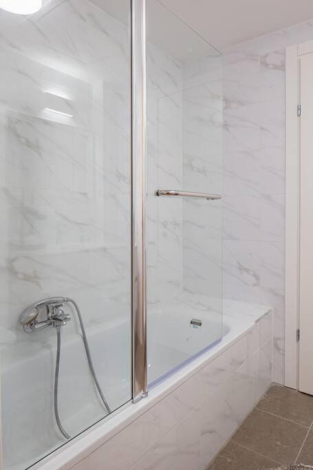 O&O Group- Magical 4Br Apt With Panoramic Sea View Bat Yam Eksteriør billede