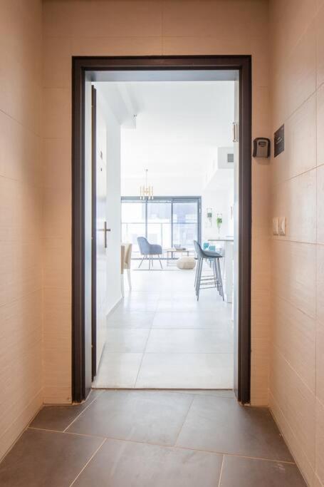 O&O Group- Magical 4Br Apt With Panoramic Sea View Bat Yam Eksteriør billede